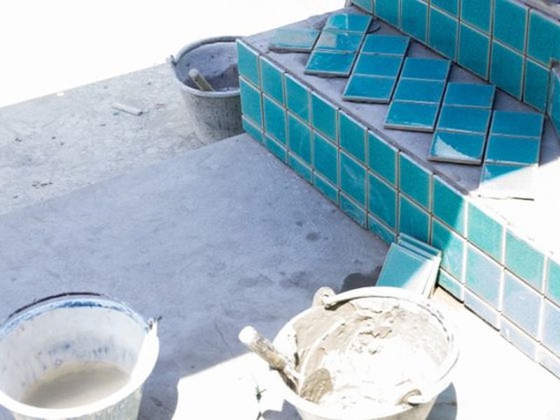 Cambio de gresite y renovación de revestimientos de piscina en Sevilla